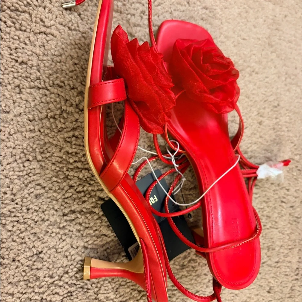 NWT Forever 21 Red Floral Strappy Heels - Picture 2 of 3